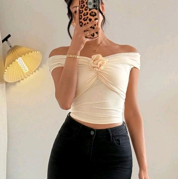 Summer Elegant Off Shoulder Floral Ruched Fitted T-Shirt - Picture 4 of 4